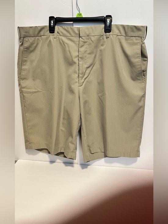 Walter Hagen Other - Walter Hagen Men”s Tan  & White Pinstripe Flat-Front Golf Shorts Size 40